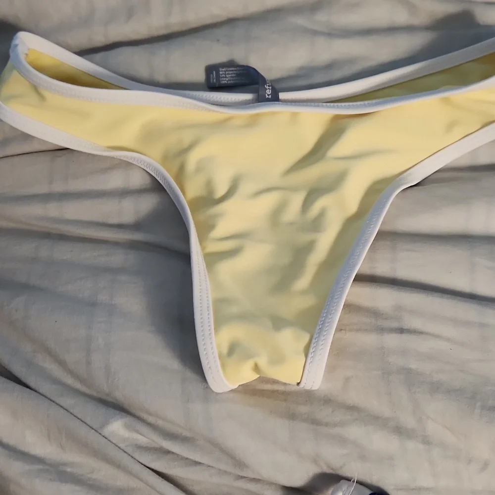 refuge 4/$10 - Picture 3 of 7